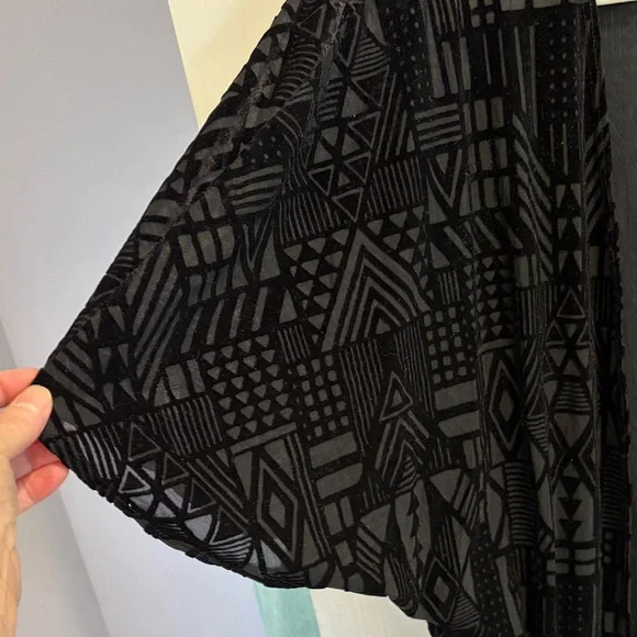 Elegant Black Fringe Kimono by [Brand] - Picture 4 of 5